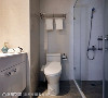 卫浴
屋主希望拥有干湿分离的卫浴设备，采禾设计团队便结合清玻隔间延伸视觉效果，规划宽敞明亮的沐浴空间。