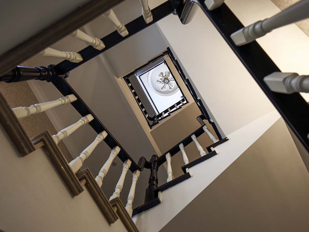 汤臣湖庭花 别墅装修 欧式古典 腾龙设计 楼梯图片来自孔继民在新古典风格别墅设计案例展示！的分享