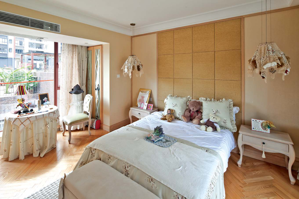 东郊半岛 别墅装修 欧式古典 腾龙设计 卧室图片来自腾龙设计在东郊半岛别墅装修欧式古典风格的分享