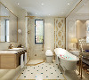 主卫的设计以开阔为主，造型优美的单体浴缸结合雾化玻璃的设计成为空间的一道风景。