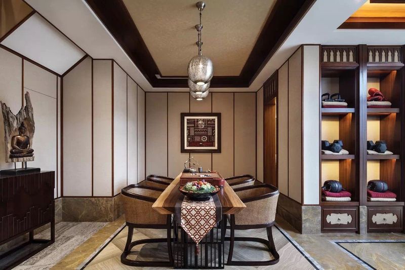汤臣高尔夫 别墅装修 东南亚风格 腾龙设计 餐厅图片来自孔继民在汤臣高尔夫别墅项目装修设计案例的分享