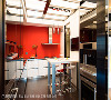厨房
设计师采用黑白红的对比与鲜明色调，刻划出现代时尚的品味厨房。