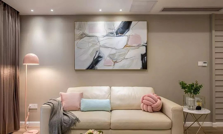 客厅图片来自家装大管家在105平粉色简约3居 时尚小资范儿的分享