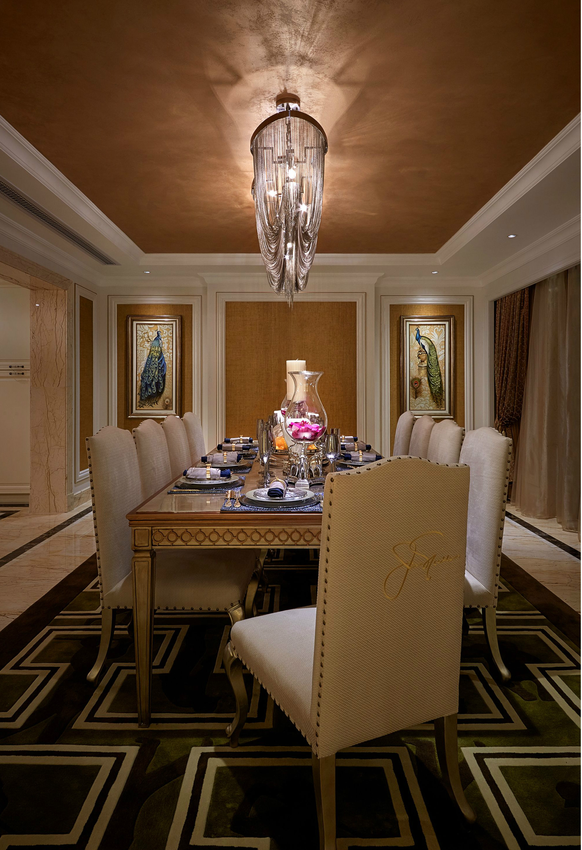 欧式 别墅 跃层 复式 大户型 80后 小资 餐厅图片来自高度国际姚吉智在450平米始于欧式的奢美梦境的分享