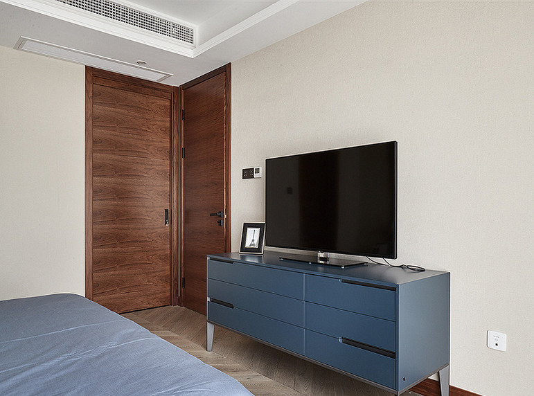卧室图片来自家装大管家在110平港式温暖3居 感觉如沐春风的分享