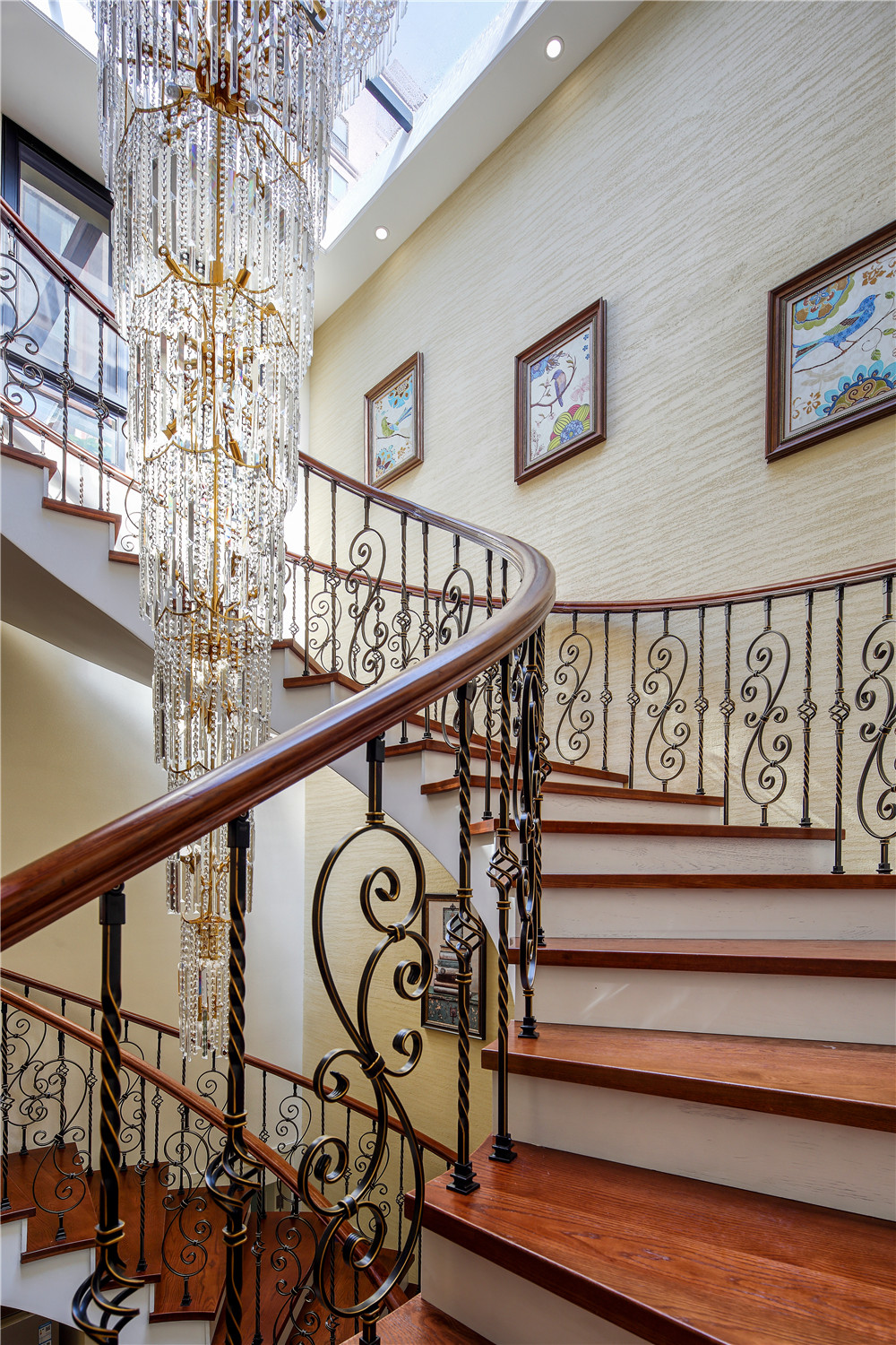 贝尚湾 别墅装修 美式风格 别墅设计师 楼梯图片来自孔继民在贝尚湾别墅欧美风格设计的分享