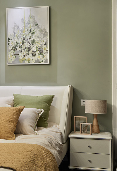 卧室图片来自家装大管家在92平现代简约居 心旷神怡舒适感的分享