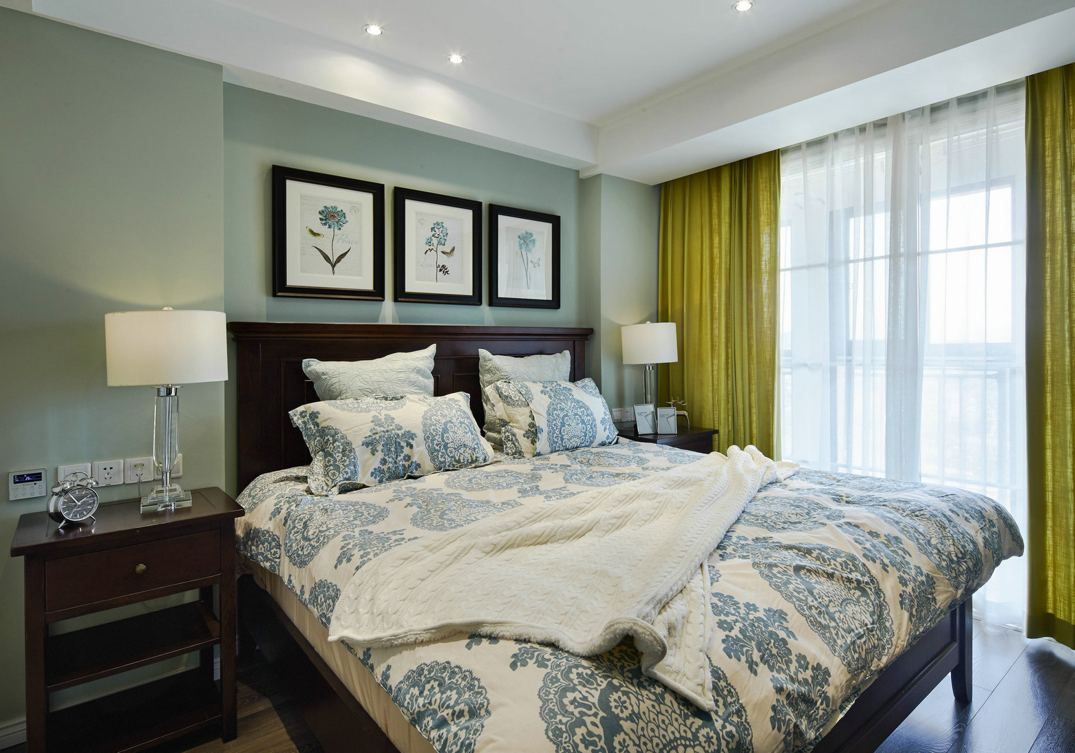 170平 混搭 卧室图片来自西安紫苹果装饰工程有限公司在170平混搭的分享