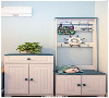 白色墙砖搭配灰绿色橱柜，让原本燥热的厨房清爽起来，让做饭成为一种享受......