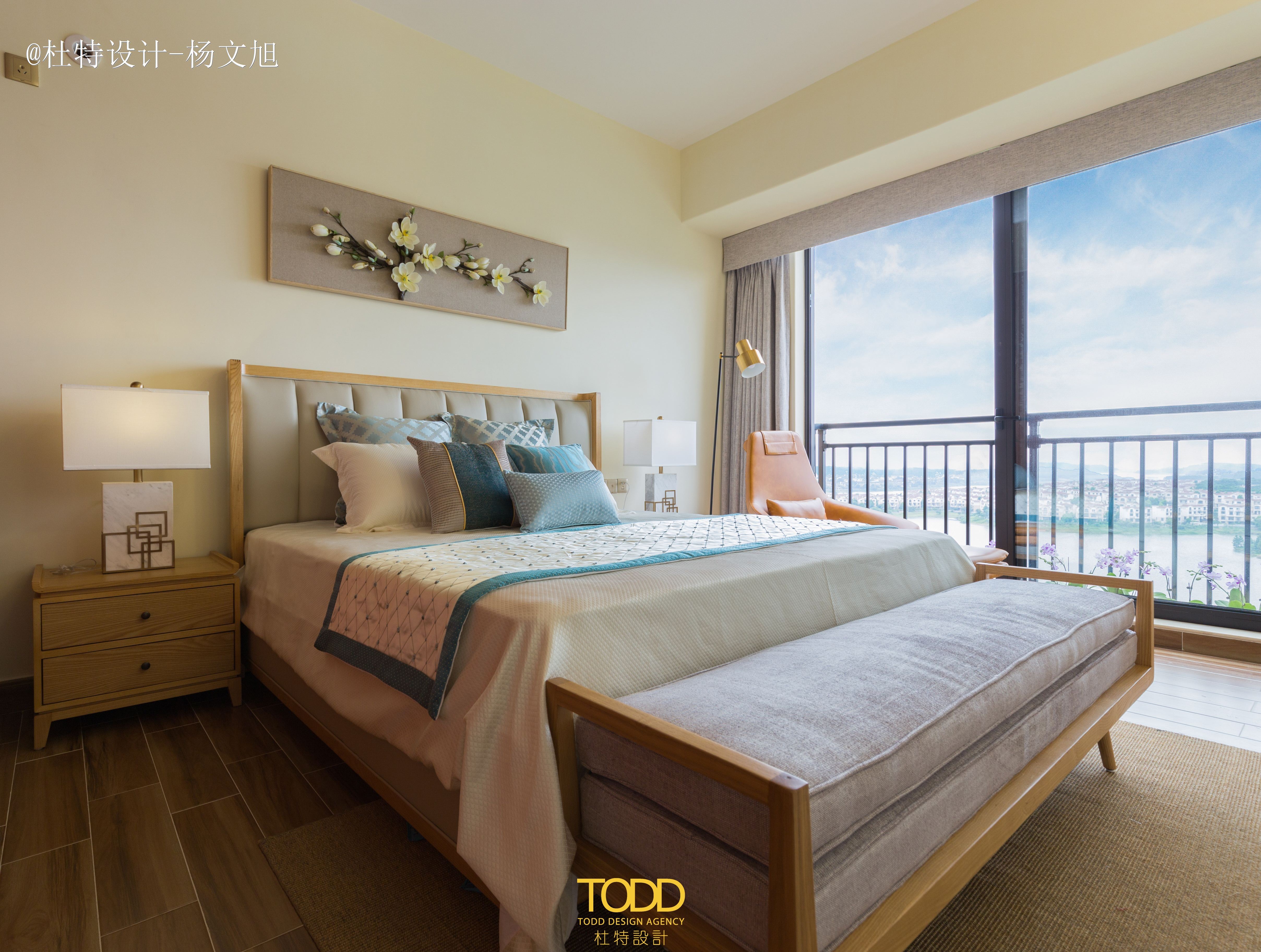 新中式 三居 简约 收纳 现代新中式 双人床 床头柜 床榻 地毯 卧室图片来自Say_cgo在“情墨松韵”临空望湖，美不胜收的分享