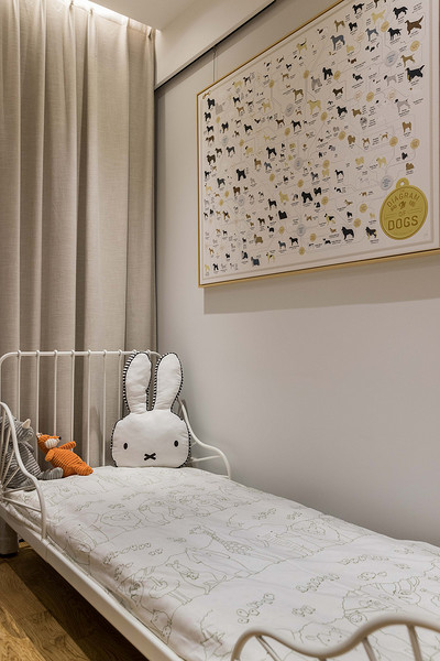 卧室图片来自家装大管家在90平现代北欧居 简简单单的世界的分享
