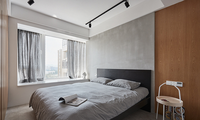 卧室图片来自家装大管家在95平北欧混搭两居 轻工业风格的分享