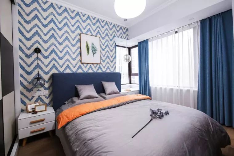 卧室图片来自鹏友百年装饰在89平温馨简约浪漫的北欧风的分享