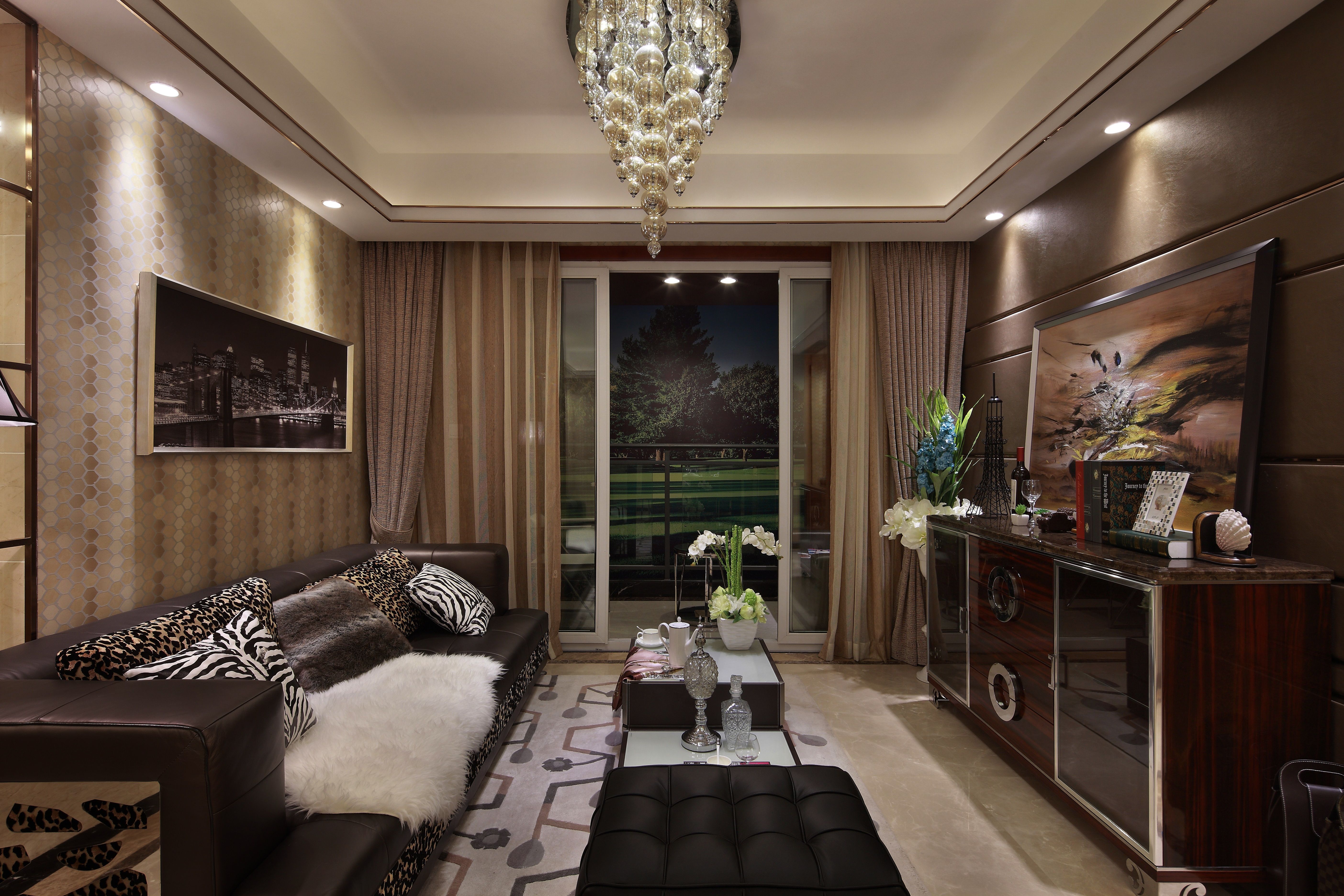三居 欧式 客厅图片来自云南俊雅装饰工程有限公司在丹槿园的分享