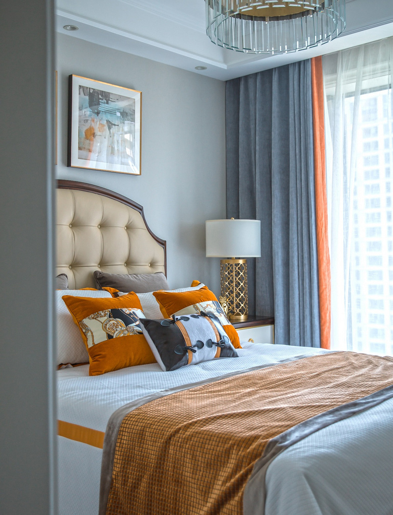 卧室图片来自家装大管家在140平轻奢美式3居 雅致舒适融合的分享