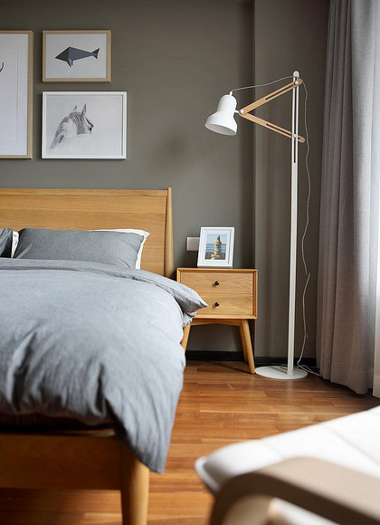卧室图片来自家装大管家在120平现代时尚3居 鲜明利落视觉的分享