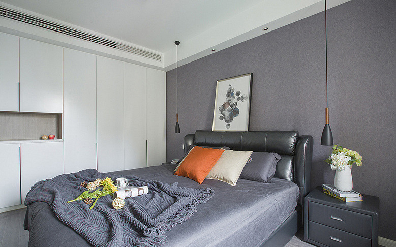 现代 混搭 三居 白领 卧室图片来自家装大管家在尽显气质 102平现代素雅风3居室的分享