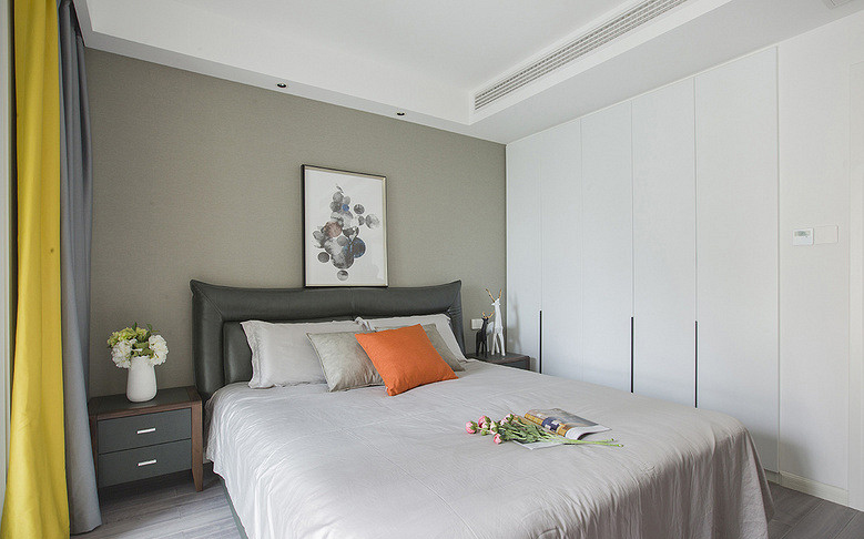 卧室图片来自家装大管家在尽显气质 102平现代素雅风3居室的分享