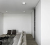 为了提亮空间，会局部少量运用到夸张强烈的高彩度颜色，墙体是体现风格的重要元素之一。
