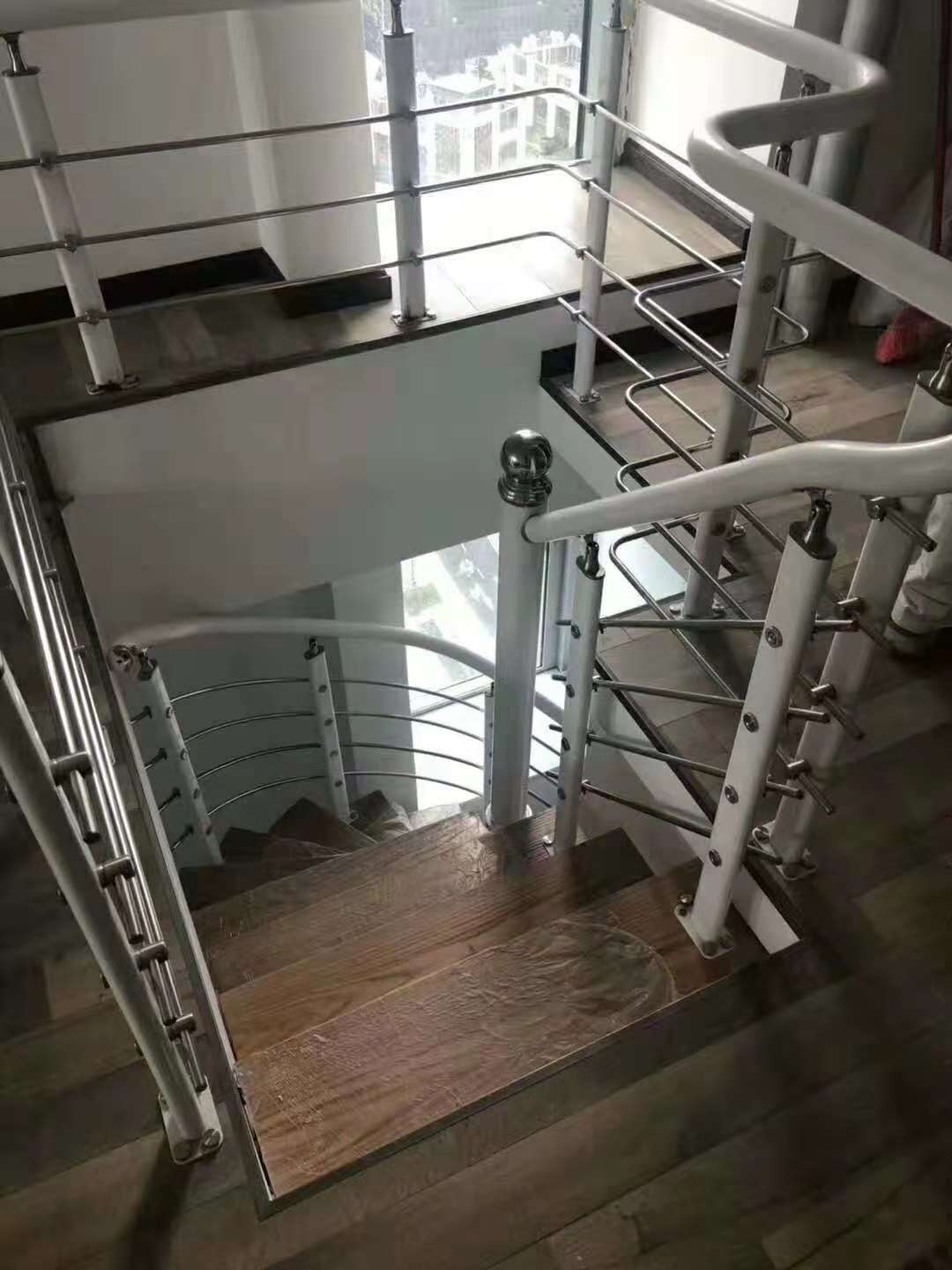 简约 小公寓 新房装修 楼梯图片来自乐粉_20181003112538352在贵阳35㎡小公寓案例效果图的分享