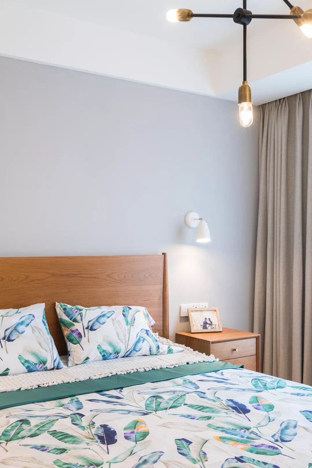 北欧 半包 全包 私人订制 全案设计 卧室图片来自鹏友百年装饰在低调灰+白色+木色，好漂亮！的分享