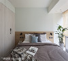 主卧室
卧室的色调彩度降低能减少感官刺激，让屋主获得充分休息，主卧衣柜提供充足的收纳机能。