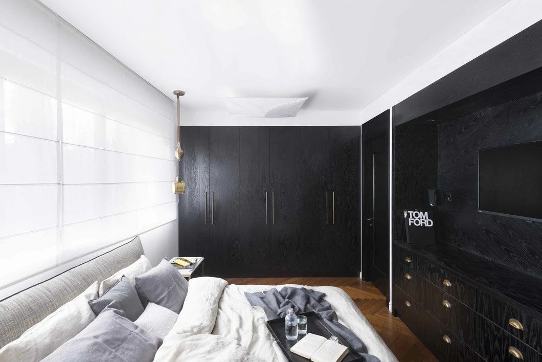 现代 黑色 简约 别墅 联排 半包 全案设计 全包 卧室图片来自鹏友百年装饰在高级黑的家，到底有多酷！的分享