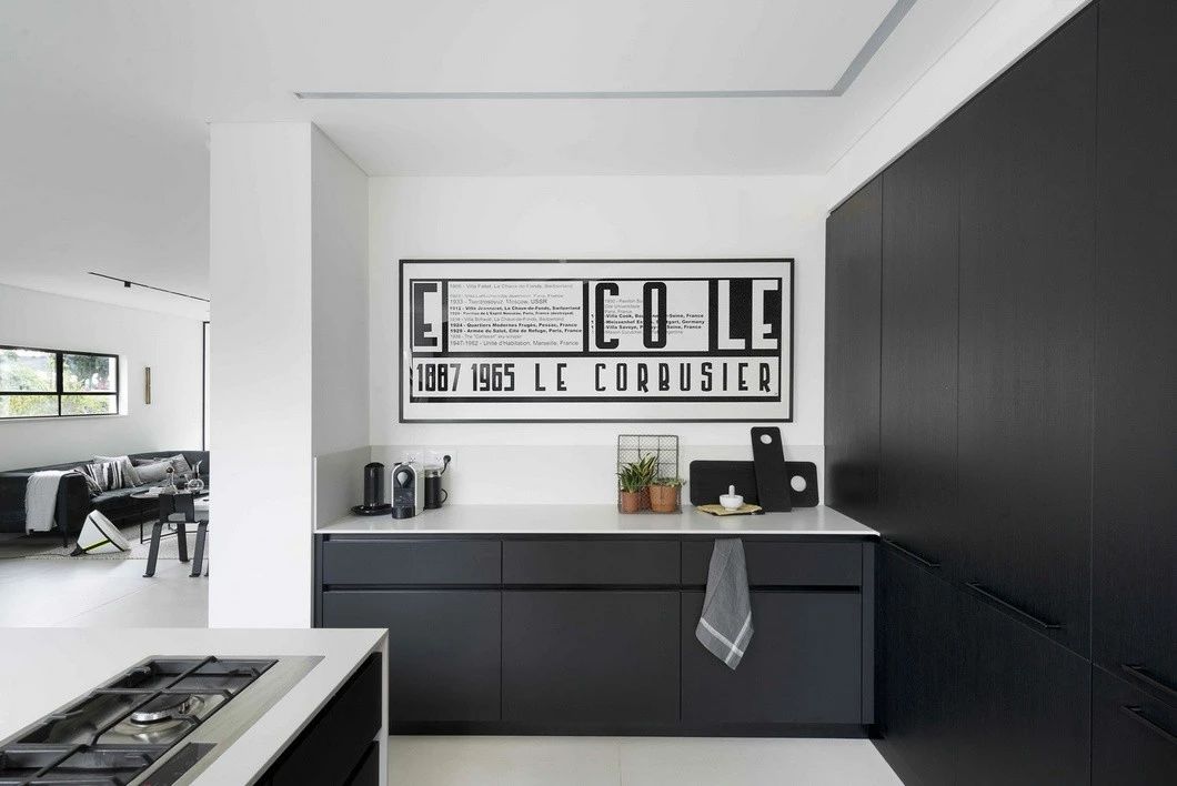 现代 黑色 简约 别墅 联排 半包 全案设计 全包 厨房图片来自鹏友百年装饰在高级黑的家，到底有多酷！的分享
