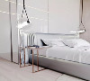 功能强大的床头收纳设计，
让整个空间弥漫着清爽的气息。