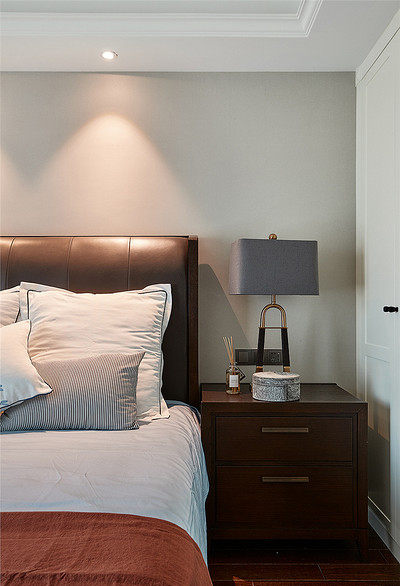 卧室图片来自家装大管家在105平美式现代3居 给人幸福舒适的分享