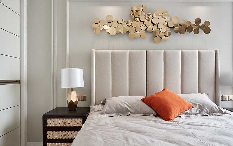 卧室图片来自家装大管家在97平轻奢美式空间 精致优雅质感的分享