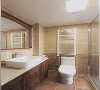 客卫采用拼色瓷砖加腰线设计，木元素台盆柜搭配玻璃淋浴房，干净温暖。