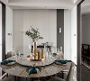 设计上延续客厅几何与黄金分割的手法，打造出丰富的视觉单位。