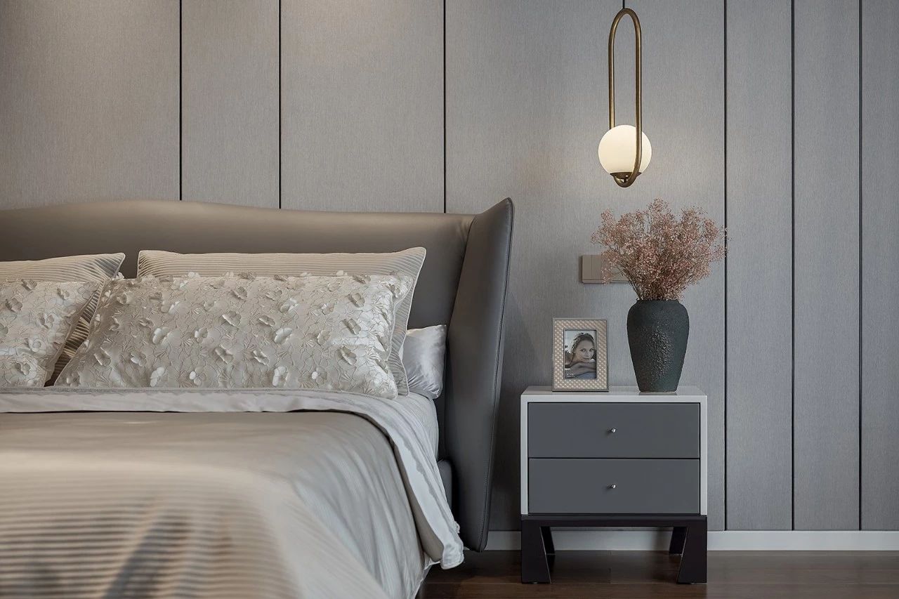 卧室图片来自鹏友百年装饰在现代风私宅设计的分享