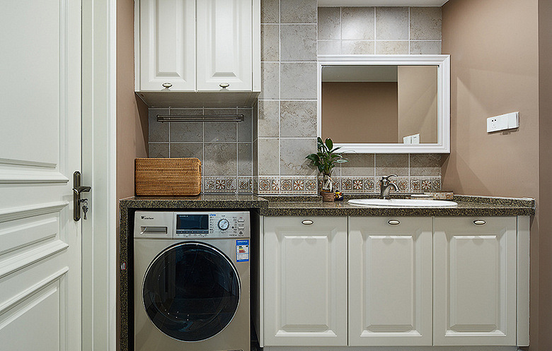 卫生间图片来自家装大管家在轻盈典雅 109平美式精致舒适3居的分享