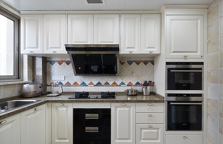 厨房图片来自家装大管家在轻盈典雅 109平美式精致舒适3居的分享