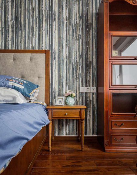 卧室图片来自家装大管家在白茶清欢 98平美式简约温馨空间的分享