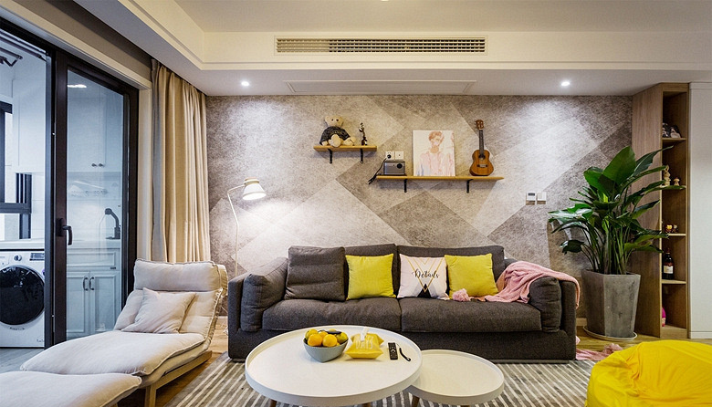 客厅图片来自家装大管家在130平现代北欧3居 清新舒适温暖的分享
