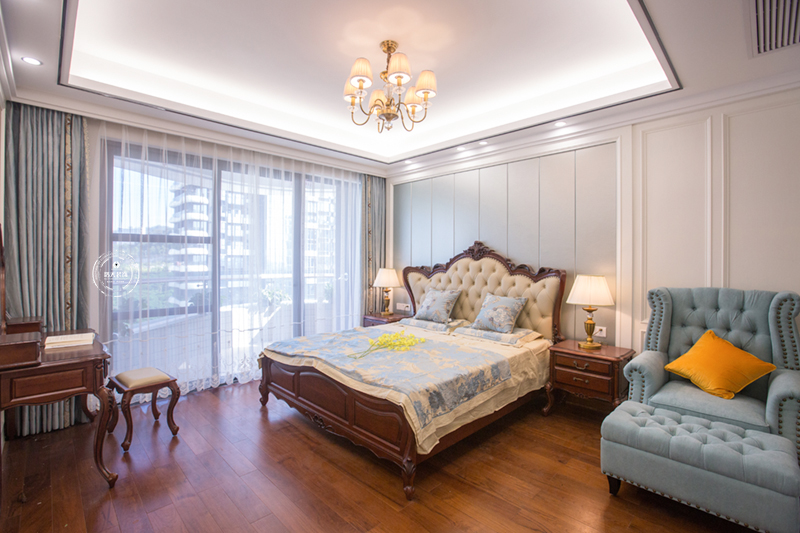 卧室图片来自深圳浩天装饰在掬月半山165平方简欧风格的分享