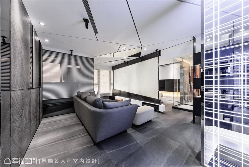 装修设计 装修完成 前卫风格 客厅图片来自幸福空间在53平，科技与机能融合的时尚宅的分享