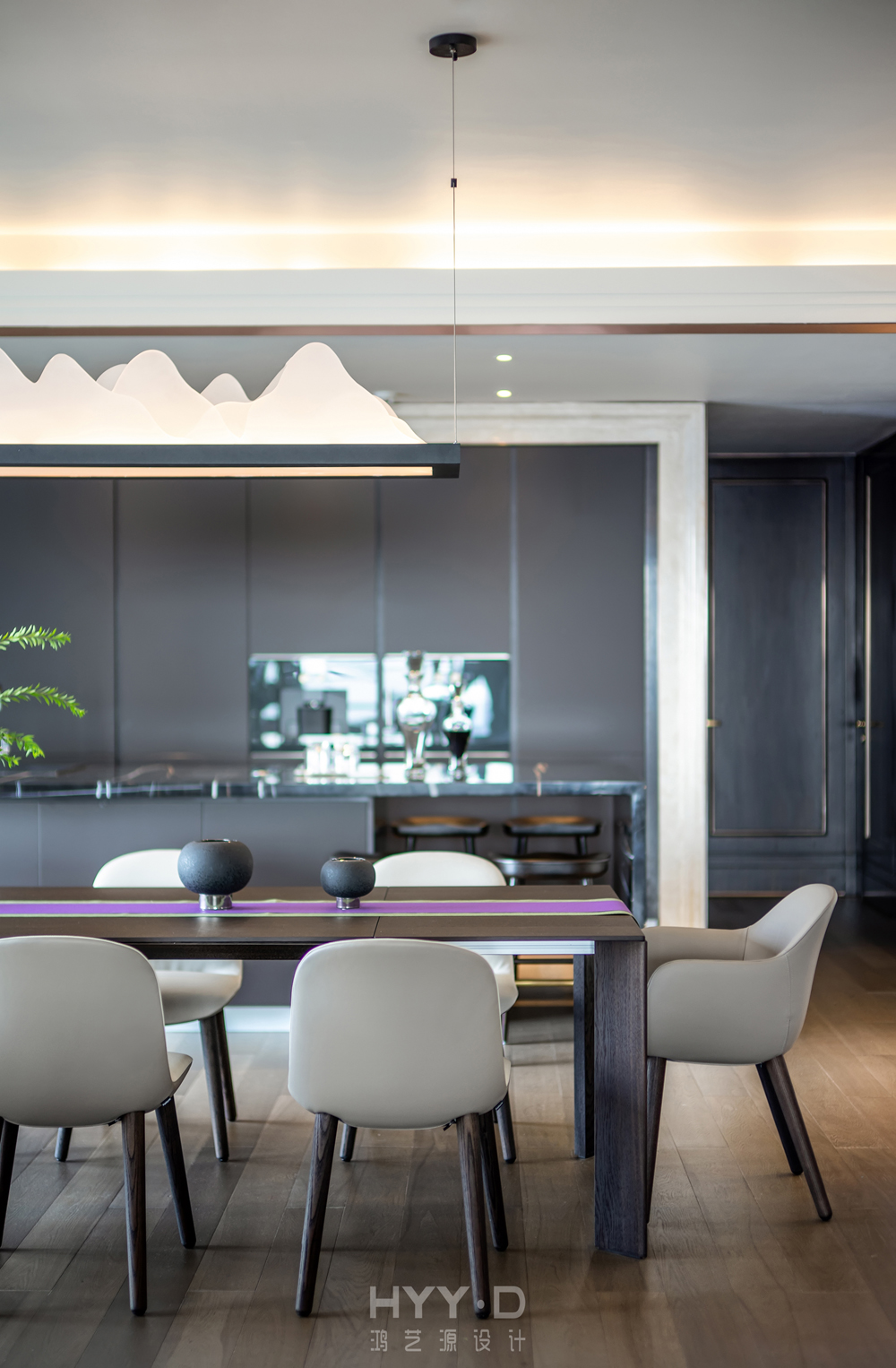 新中式 大平层 餐厅图片来自郑鸿在新天鹅堡私宅设计|轻奢新中式的分享
