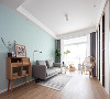 本案是140㎡家装设计，整体色彩比较清淡。大面积薄荷绿，卫生间的粉色、厨房浅蓝灰家具，客厅木质的柜子,麻布质感的沙发非常自然地结合，有一种朴素、清新的原始之美，呈现出独特的北欧风格。