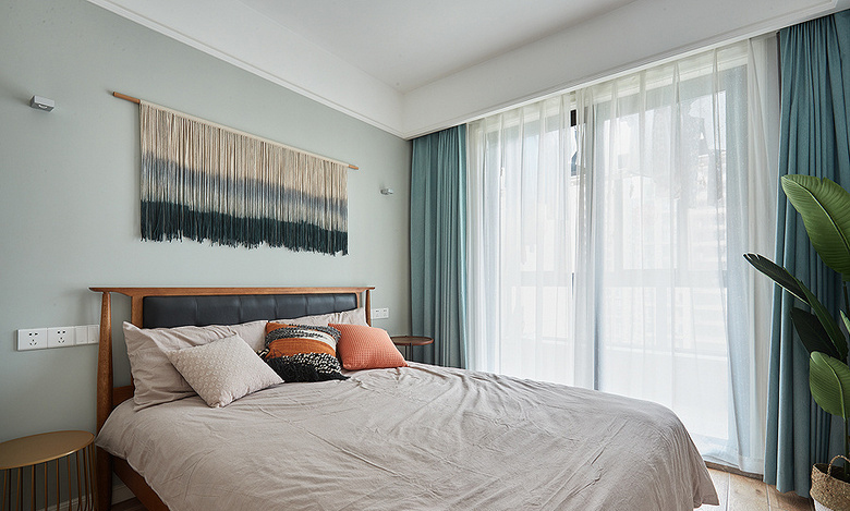 卧室图片来自家装大管家在116平现代混搭3居 心动的感觉的分享