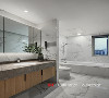 卫生间墙地面采用同款浅色系瓷砖，整体效果十分性感。