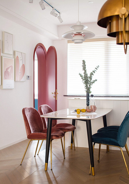 餐厅图片来自家装大管家在色彩明艳 105平现代简约时尚3居的分享