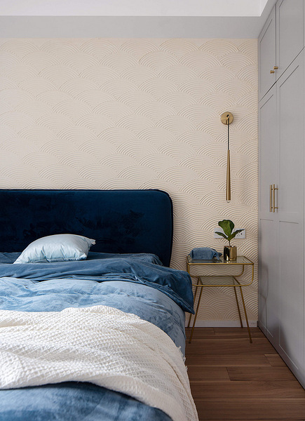 卧室图片来自家装大管家在色彩明艳 105平现代简约时尚3居的分享