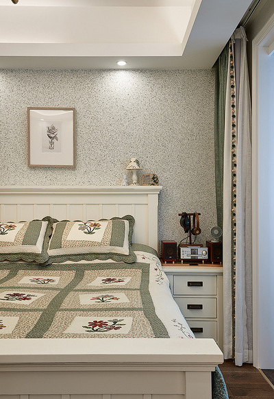 卧室图片来自家装大管家在美观实用 130平美式田园混搭3居的分享