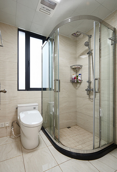卫生间图片来自家装大管家在89平新古典时尚居 线条勾勒空间的分享