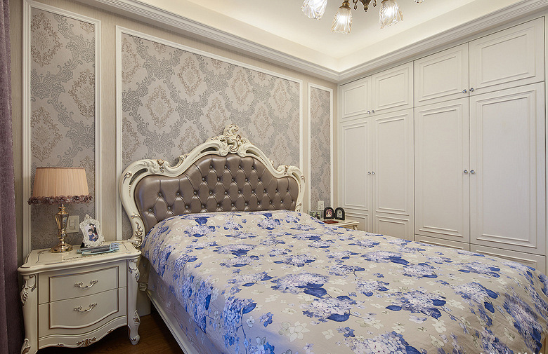 卧室图片来自家装大管家在89平新古典时尚居 线条勾勒空间的分享