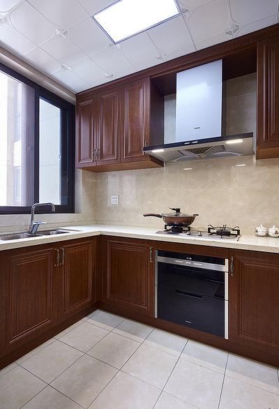 厨房图片来自家装大管家在149平美式温馨3居 随性舒适生活的分享
